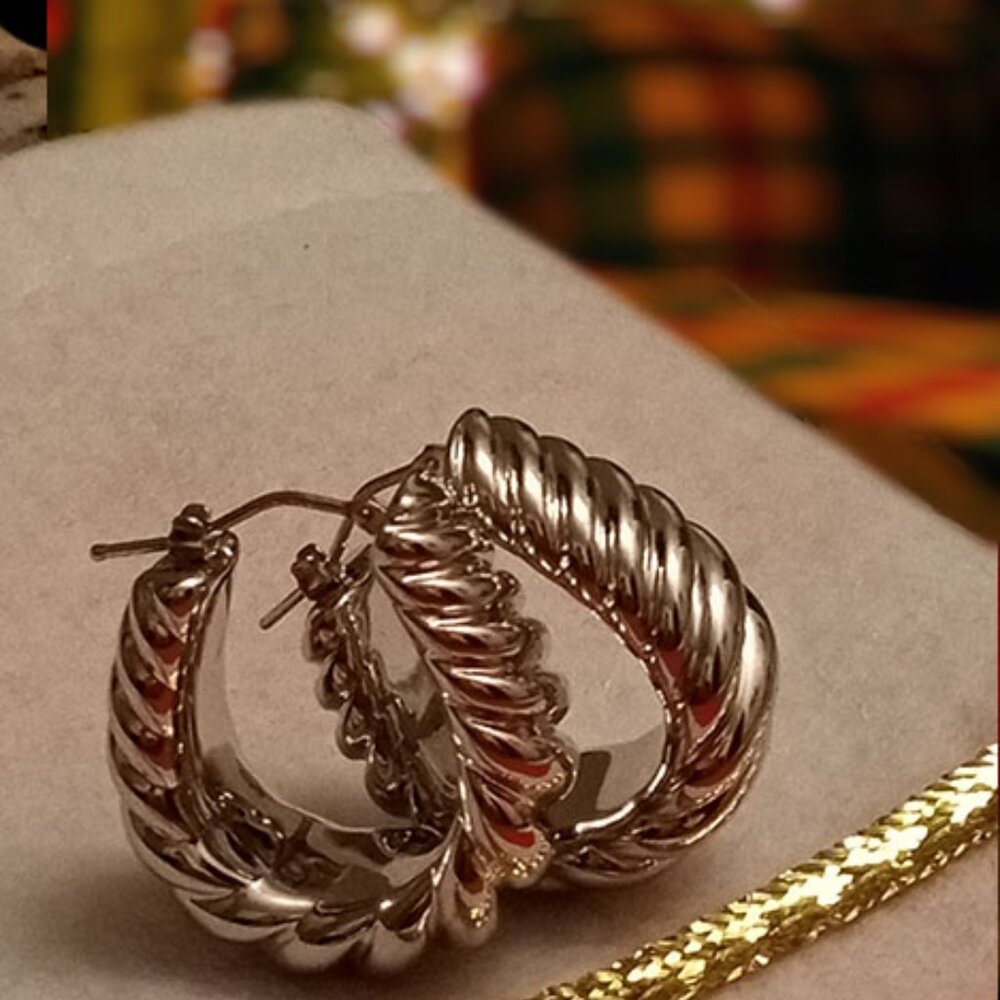 14k WHITE GOLD MILOR ITALY HOOP EARINGS